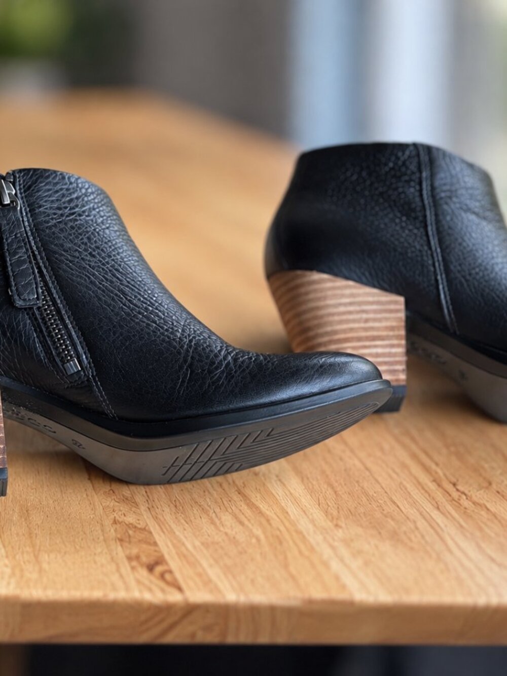 ECCO Black Leather Ankle Booties Size 7 Block Heel Side Zip - Picture 10 of 16